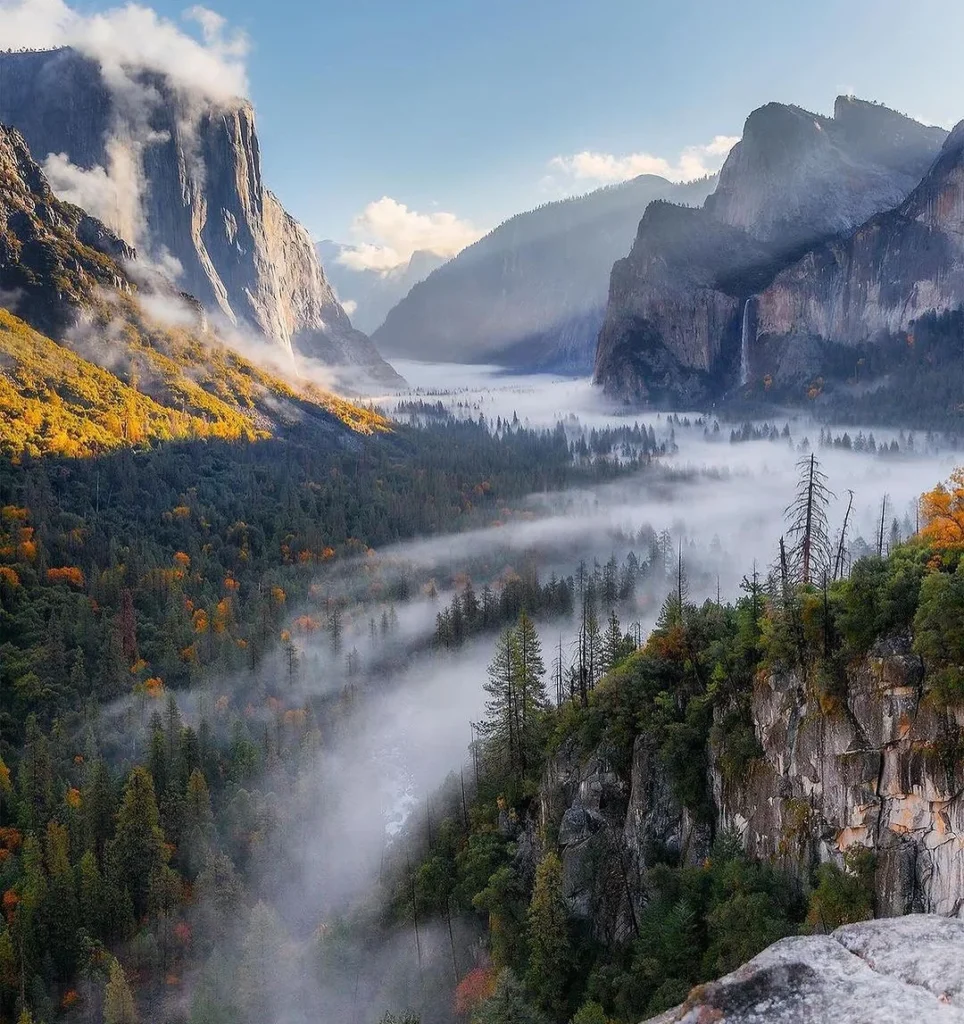 beautiful hiking photography shot with the best camera for hiking photography in 2024, yosemite mountains, fog, forest, sunny day, amazing view over mountains